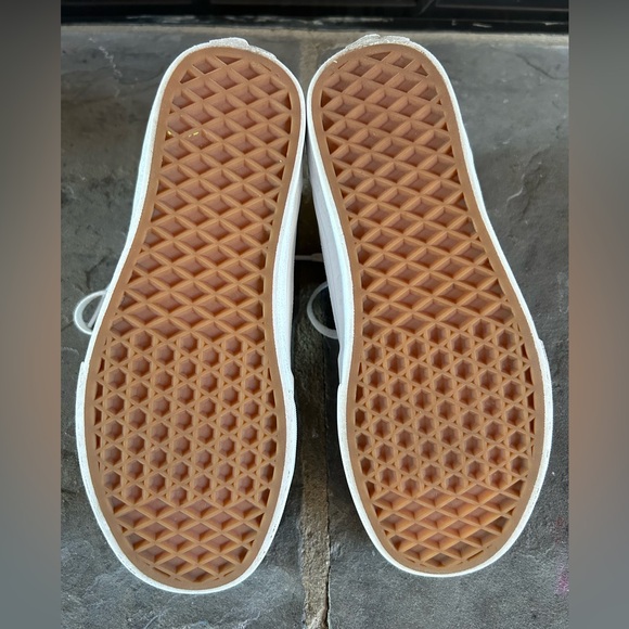 Vans High Tops Sk8-Hi Style - Womens size 6 / Boys size 4.5 - Picture 5 of 7